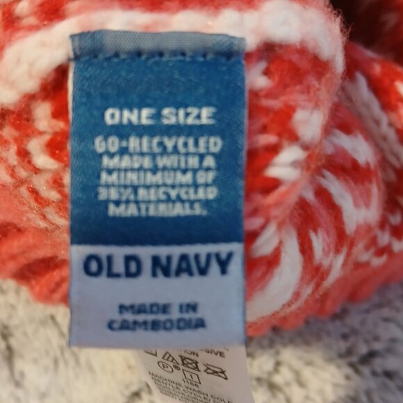 Old Navy Women;s Red Fair Isle Beanie Faux Fur Pom Pom NWT - Picture 5 of 6